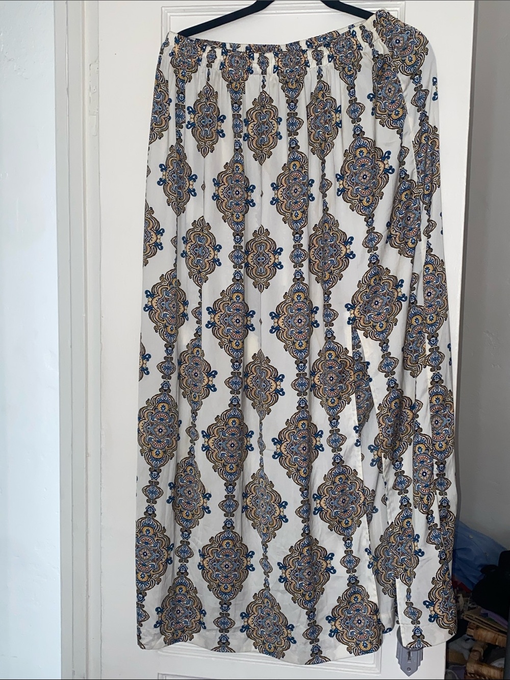 H&M Boho White Medallion Print Maxi Skirt Size M Front High-Slit.